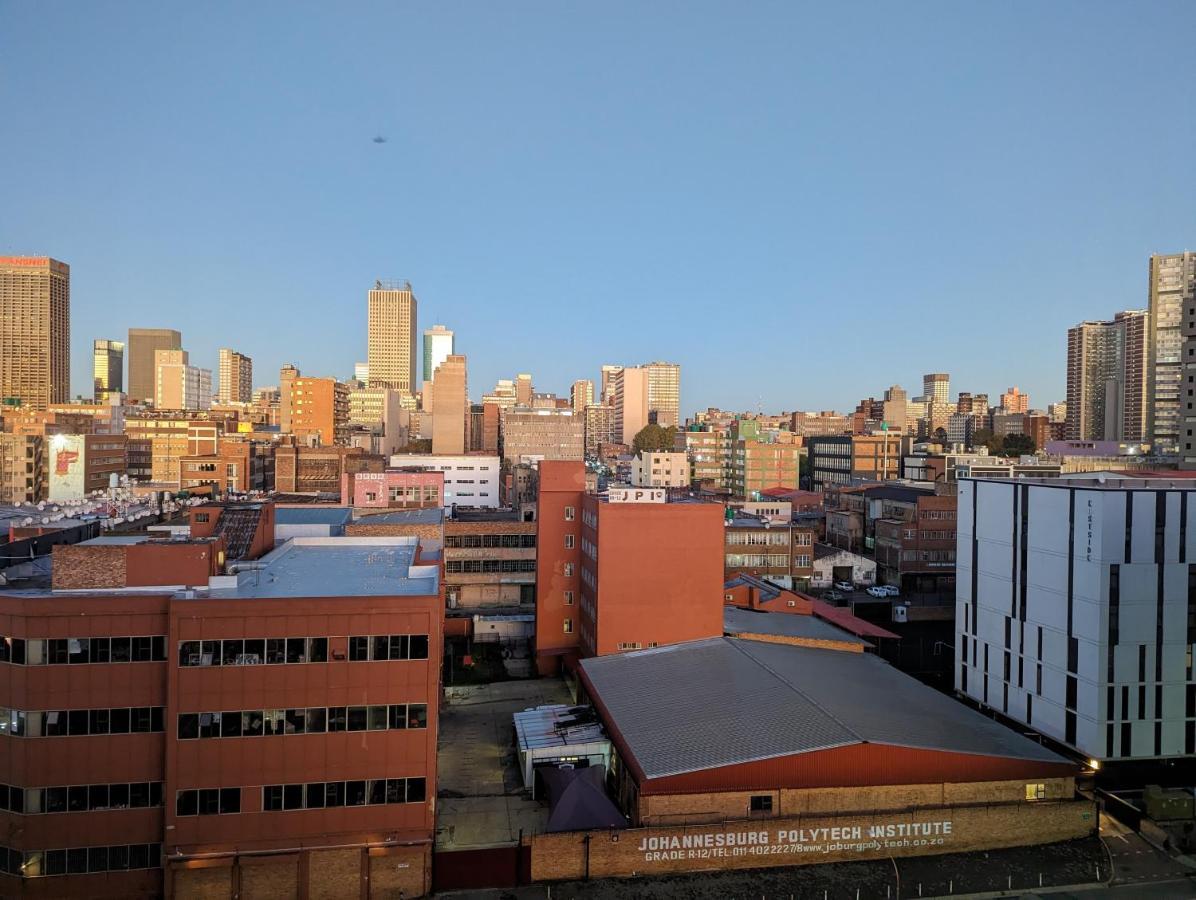 8Th On Western Cityscapes At Hallmark House - Zero Loadshedding Johannesburg Exterior photo